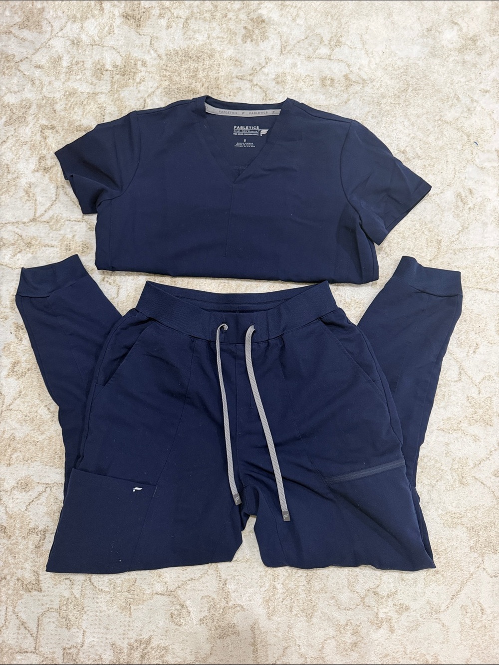 Fabletics Women's scrub Set - Top & Drawstring Pants